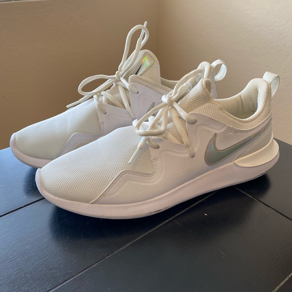 Nike - Women’s Size 10.5 Athletic Shoes - Picture 1 of 3